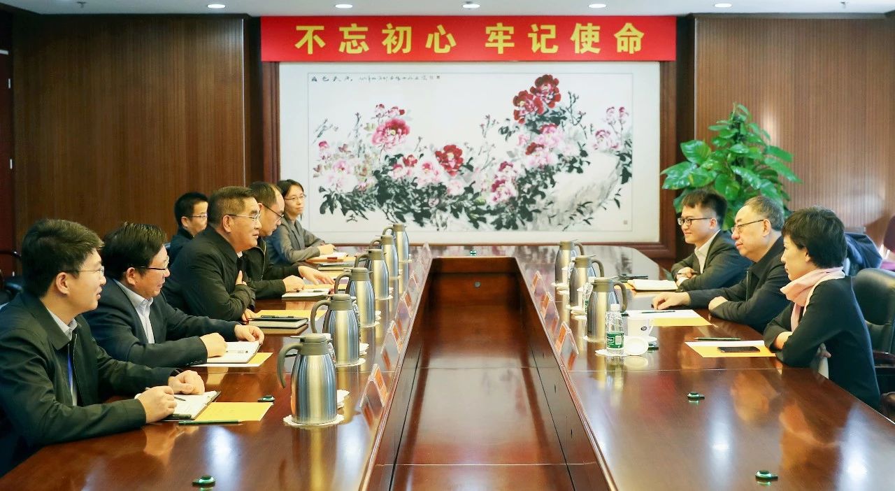 姜仁鋒會(huì)見中國國新黨委委員、總會(huì)計(jì)師劉學(xué)詩 